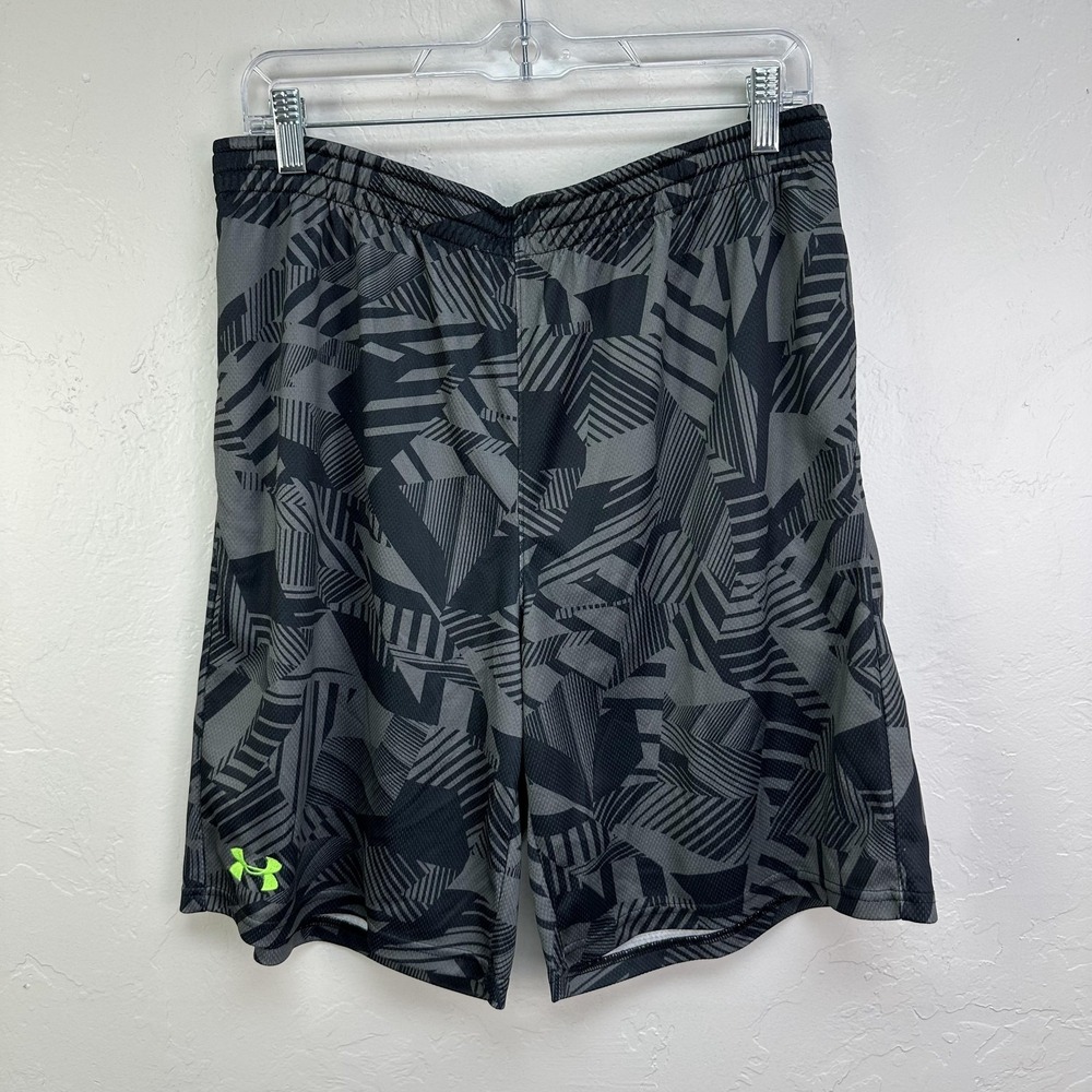 Under Armour Shorts Mens Medium Black Gray Loose Fit Athletic Geometric Print